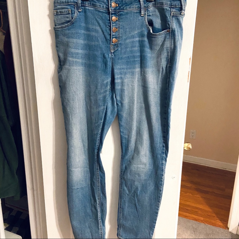 High Waisted Button-up jeans